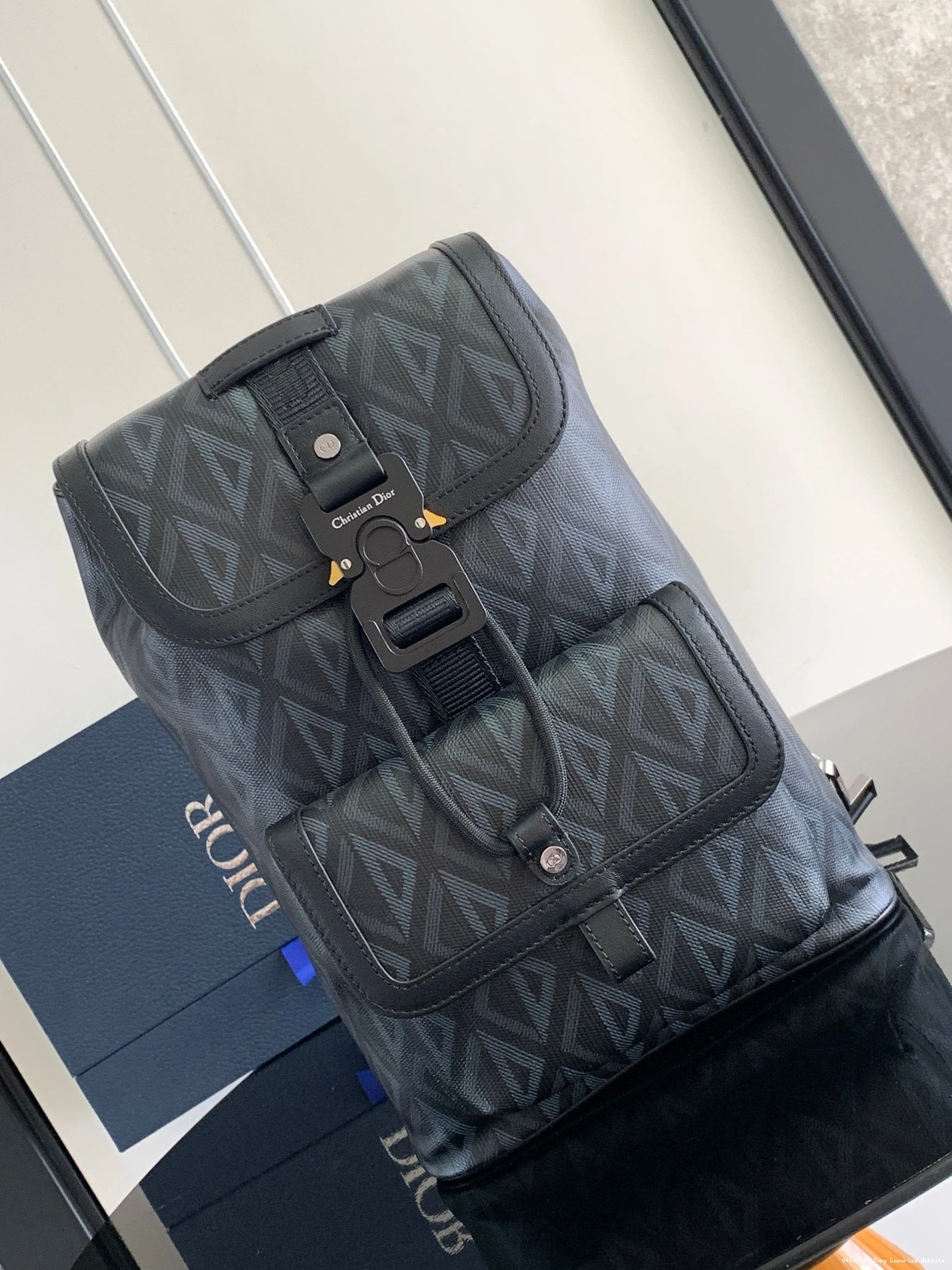Tony Luxuries diro The Bag Sling Hit Road 0723